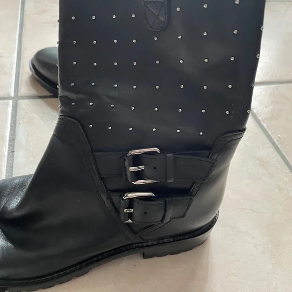 Boots - Picture 3 of 9